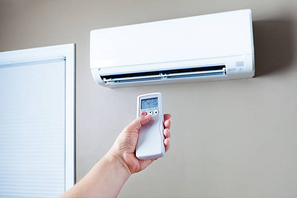 Reverse cycle air conditioning system illustration